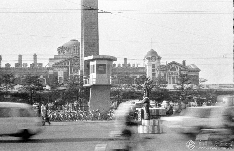 1988年，沈陽火車站前