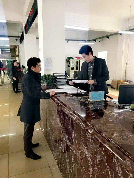 記者在道交糾紛立案窗口體驗(yàn)收案