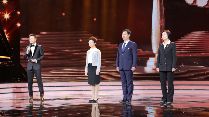 殷磐石代表遼寧司法行政系統(tǒng)獲獎人員分享了獲獎感言