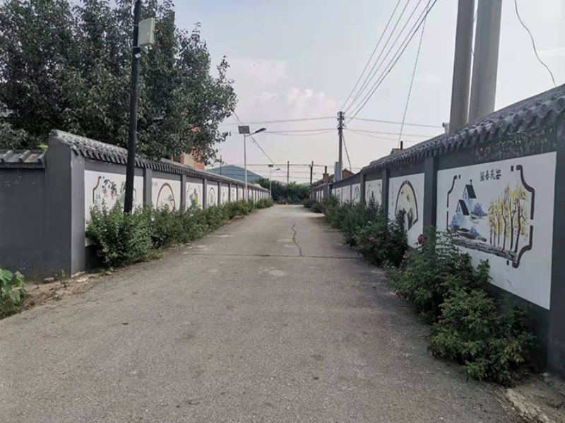 配文2：村里干凈整潔的法治文化墻