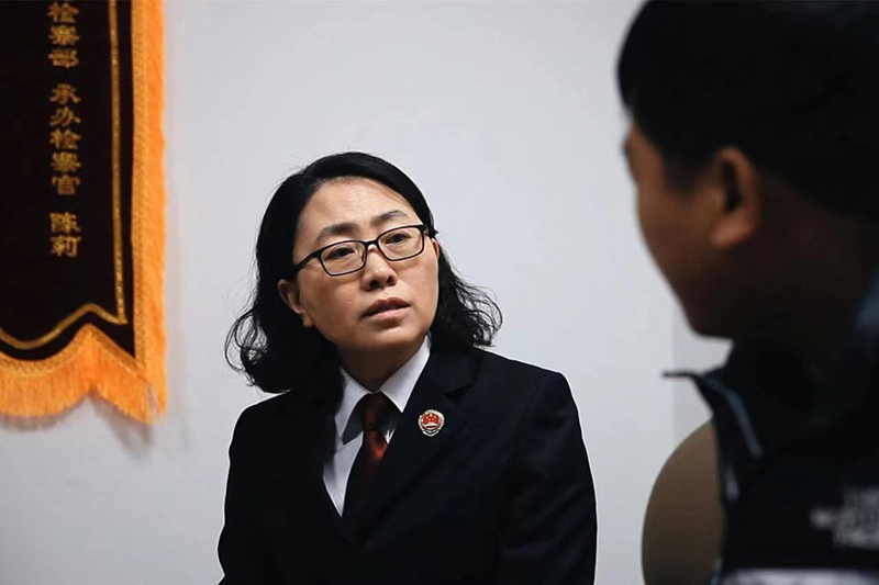 國小丹詳細了解案情。