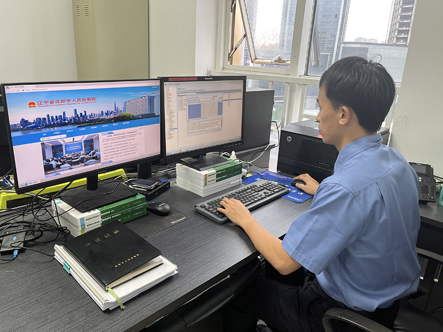 唐虎熟練地操作著全國檢察業(yè)務(wù)應(yīng)用系統(tǒng)