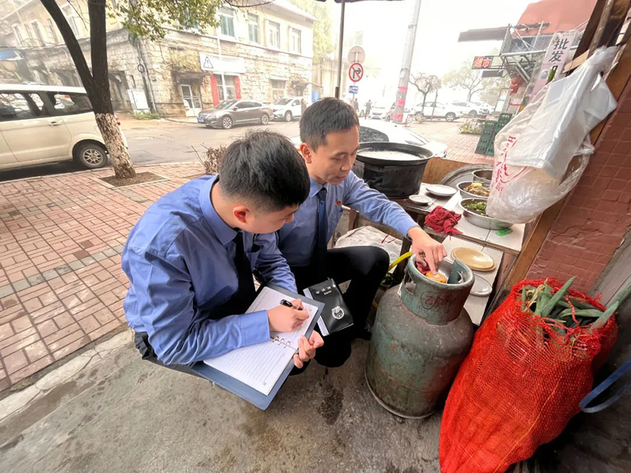 檢察官在進行跟蹤回訪