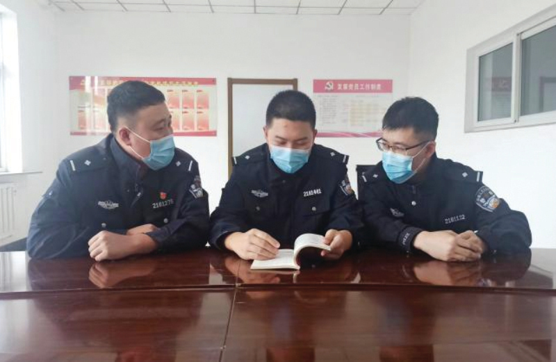 北鎮(zhèn)監(jiān)獄對(duì)青年民警進(jìn)行培訓(xùn)。副本