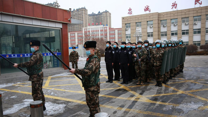 凌源第一監(jiān)獄與駐監(jiān)武警部隊聯(lián)合開展應急處突演練。