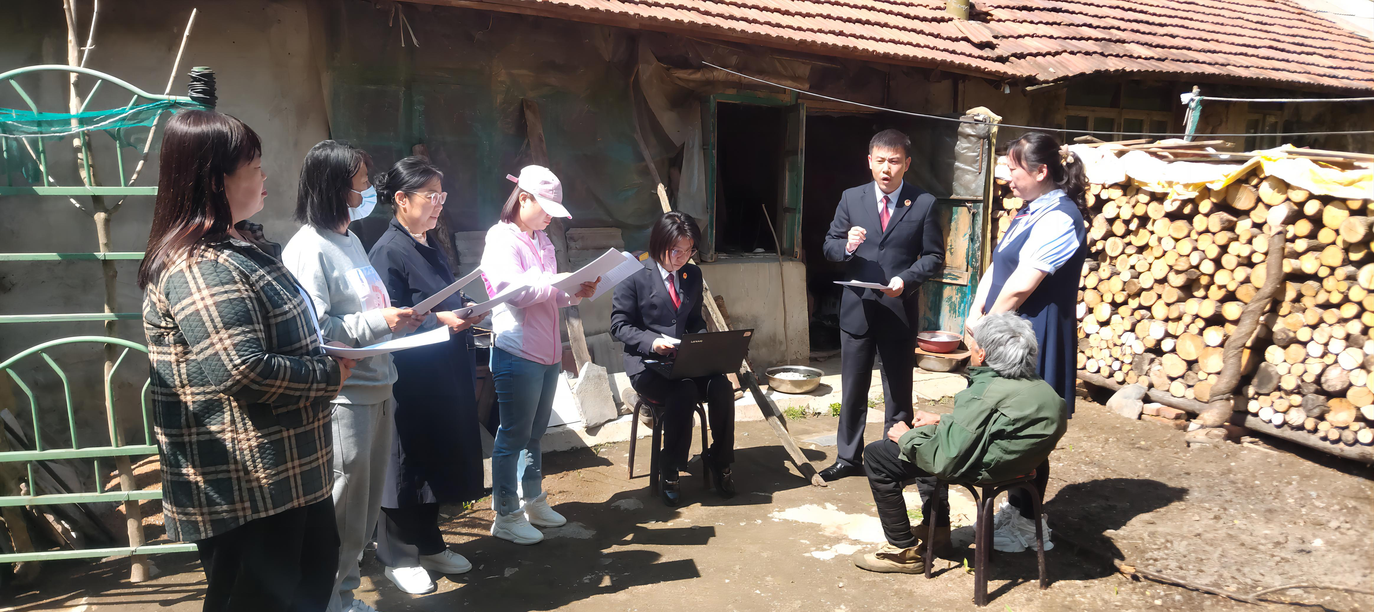 配文1：聽證會(huì)在陽光下召開。