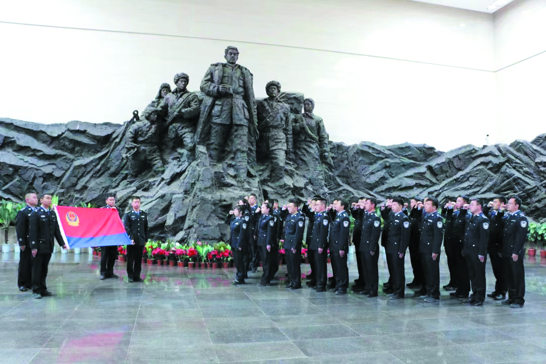 配凌源三監(jiān)：民警職工到朝陽趙尚志紀(jì)念館參觀學(xué)習(xí)。