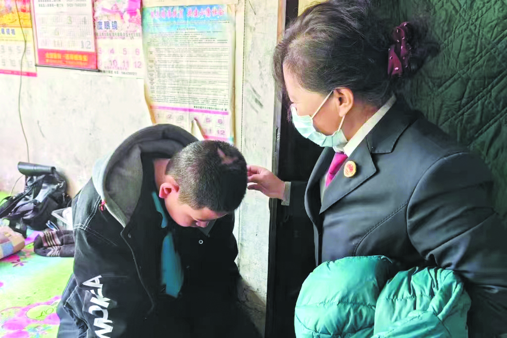 建昌縣檢察院檢察官上門調(diào)查。