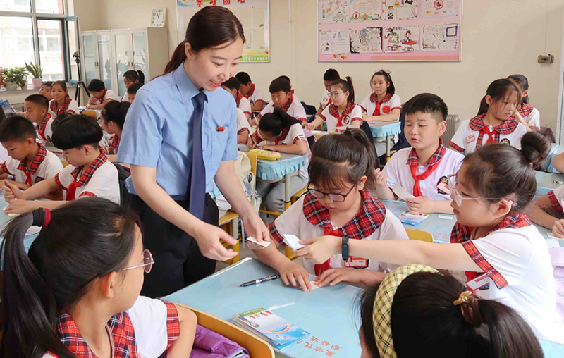 未檢檢察官收到學生遞來的“小紙條”