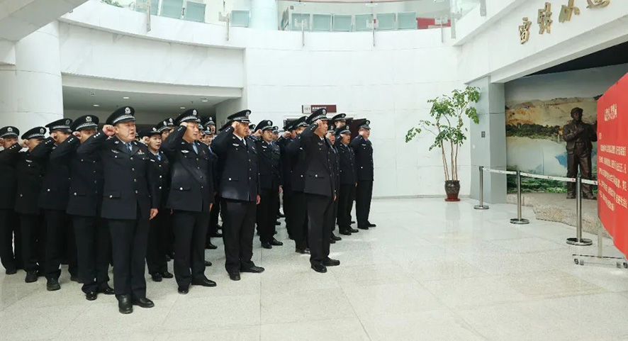 遼陽(yáng)監(jiān)獄全體民警重溫入警誓詞