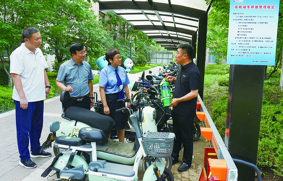 沈北新區(qū)檢察官回訪電動車充電樁安裝情況