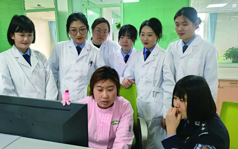 省第二女子監(jiān)獄組織醫(yī)療民警職工前往沈陽雍森醫(yī)院參觀學(xué)習(xí)