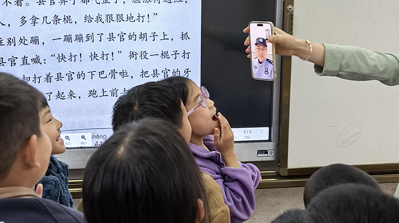 “保持好奇，未來(lái)你定能乘風(fēng)破浪?！? style=