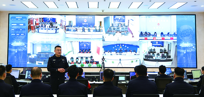 省監(jiān)獄管理局指揮中心副主任孟凡雪對輪訓(xùn)民警們進行授課