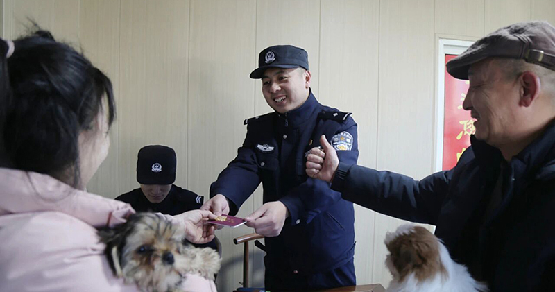 犬證“立等可取”，百姓紛紛點(diǎn)贊。