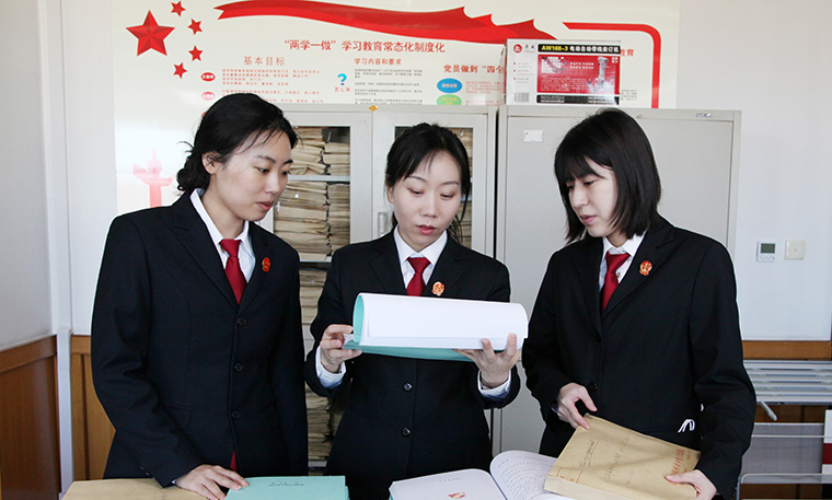 頭題圖，錦州中院建立干警近親屬?gòu)氖侣蓭熉殬I(yè)臺(tái)賬并針對(duì)風(fēng)險(xiǎn)點(diǎn)開展排查。