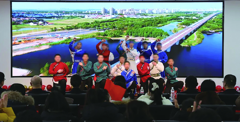 二題圖,文藝表演現(xiàn)場