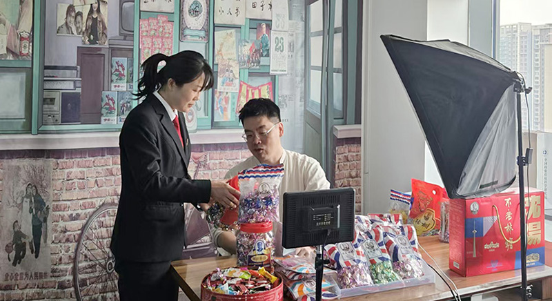 蘇家屯區(qū)法院服務(wù)團(tuán)實(shí)地走訪企業(yè)的品牌官方直播間