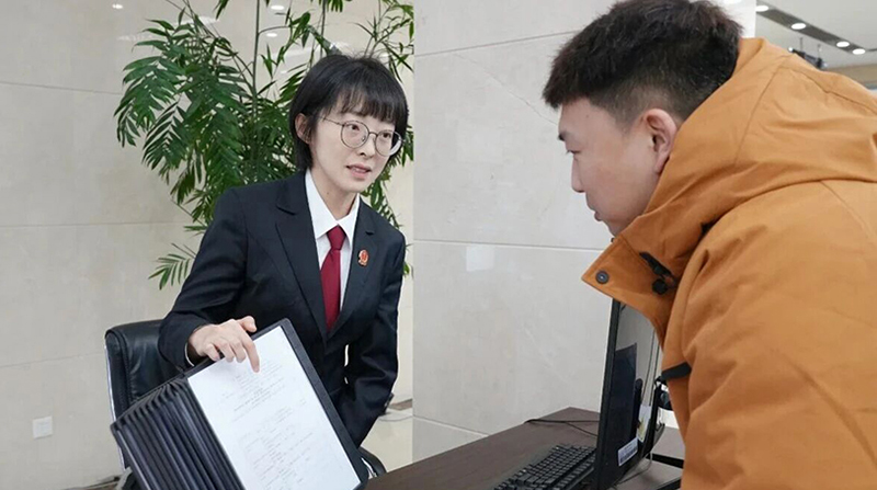 干警為群眾服務(wù)