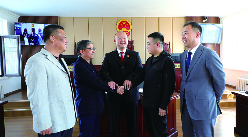 雙方握手言和
